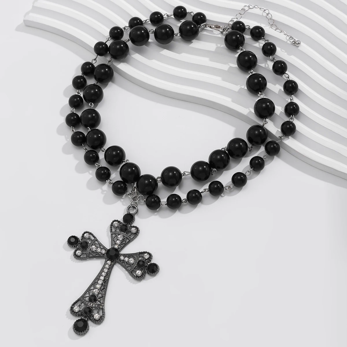 Salircon Gothic Inlaid Rhinestone Big Cross Pendant Necklace for Women Aesthetic Design Imitation Pearl Beaded Choker Jewelry