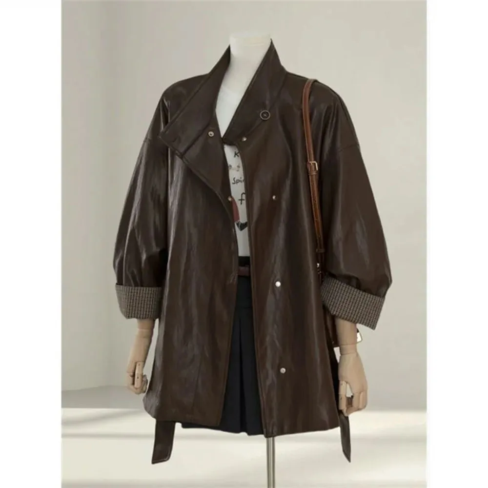 سترة كورية عالية الجودة من الجلد البني للسيدات لربيع وخريف 2026 انفجارات جديدة فضفاضة ضيقة من جلد البولي يوريثان ملابس خارجية للسيدات