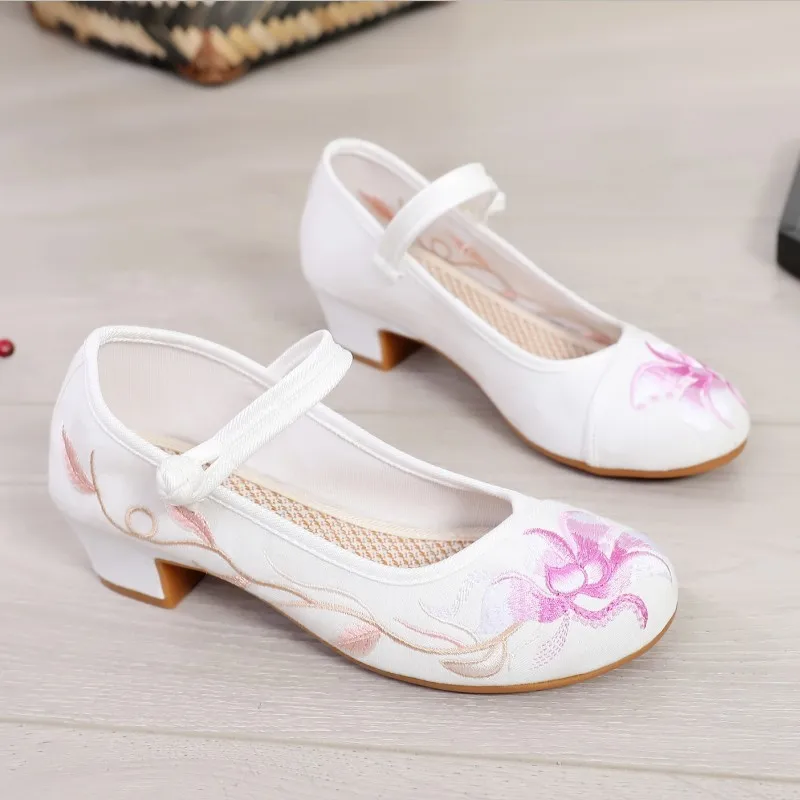 Size 35-40 Ethnic Style Casual Cloth Shoes Women Embroidered Antique Hanfu Mid-heel Cheongsam Shoes