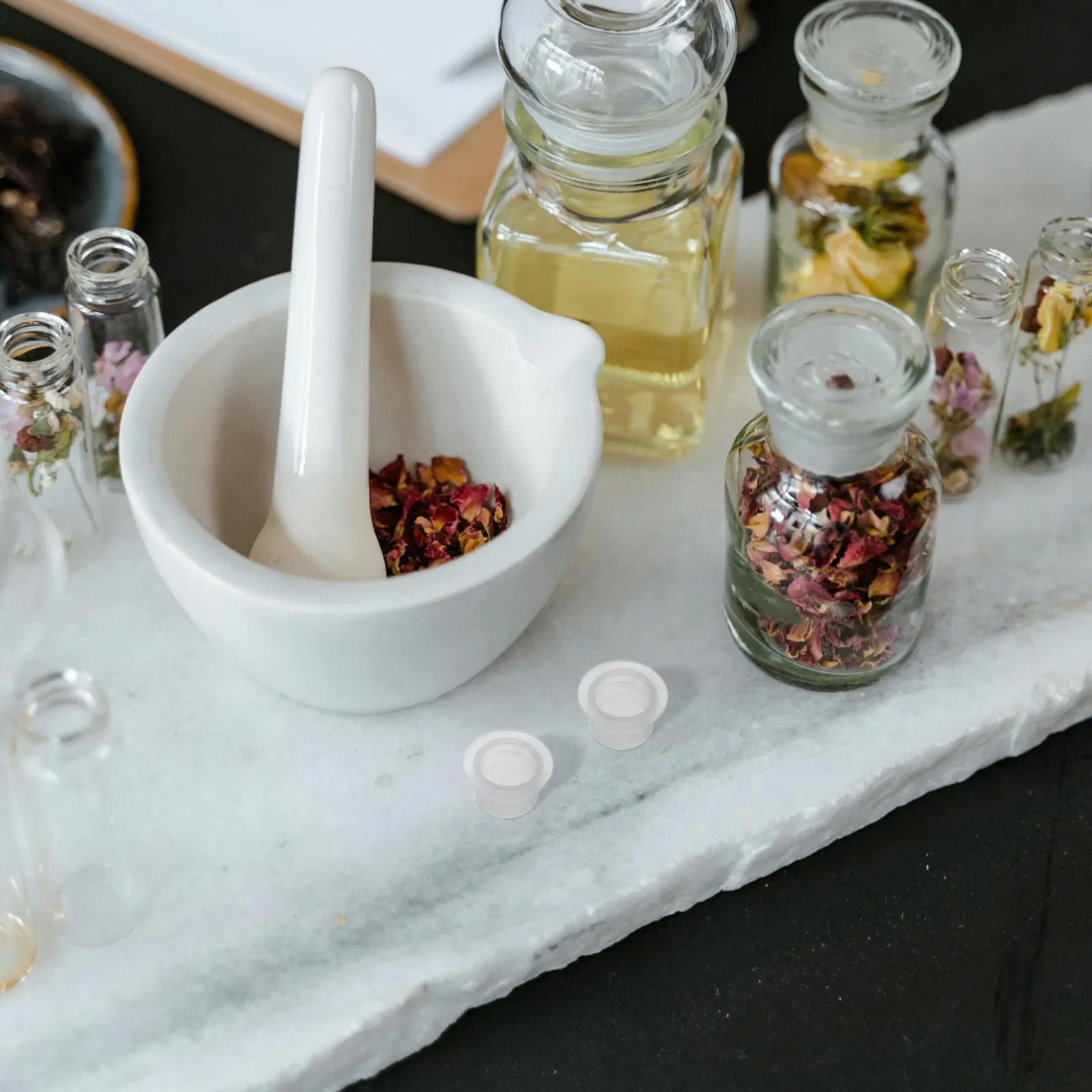 200Pcs Aromatherapy Bottle Caps 18Mm Plastic Stoppers Clear Round Plug Reusable Bottle Lid Sealing Closure for Glass Perfume