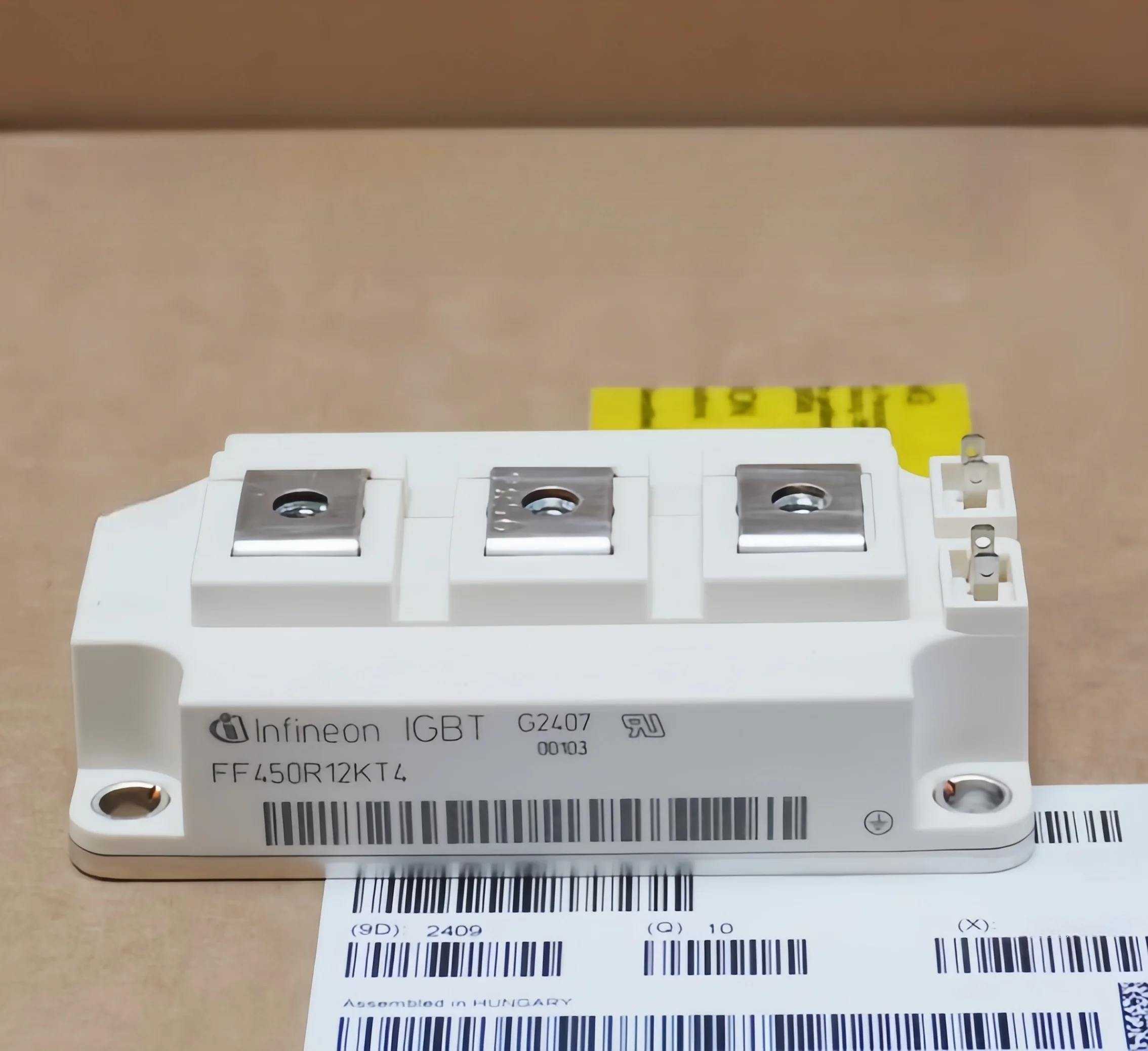 

FF300R12KS4 FF400R12KT3 FF400R12KE3 FF450R12KT4... Модуль Infineon, импортный оригинальный запас!