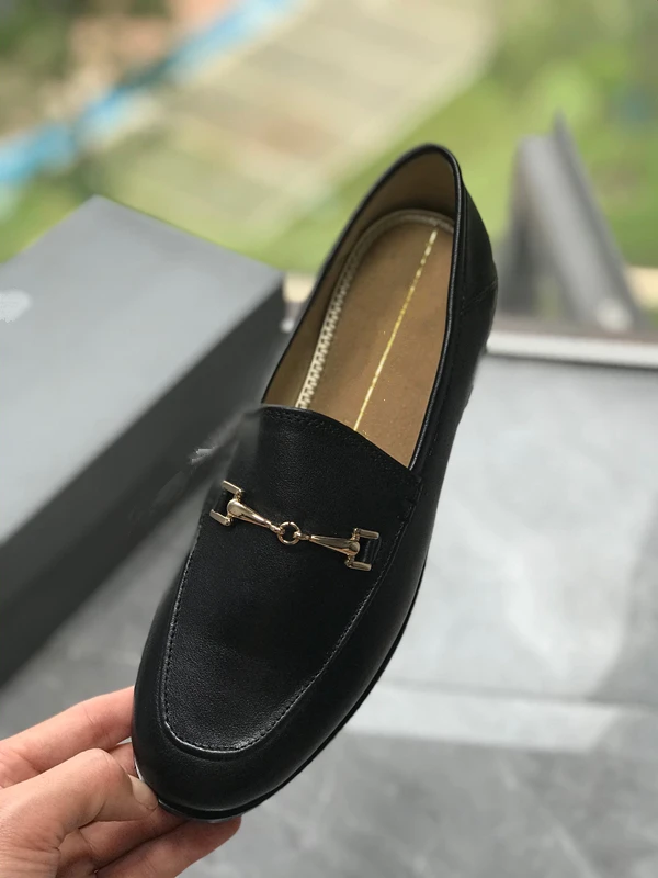 Maxdutti British Fashion Office Ladies Leather Flat Shoes Loafers Elegant Metal Buckle Leather Comfortable Breathable