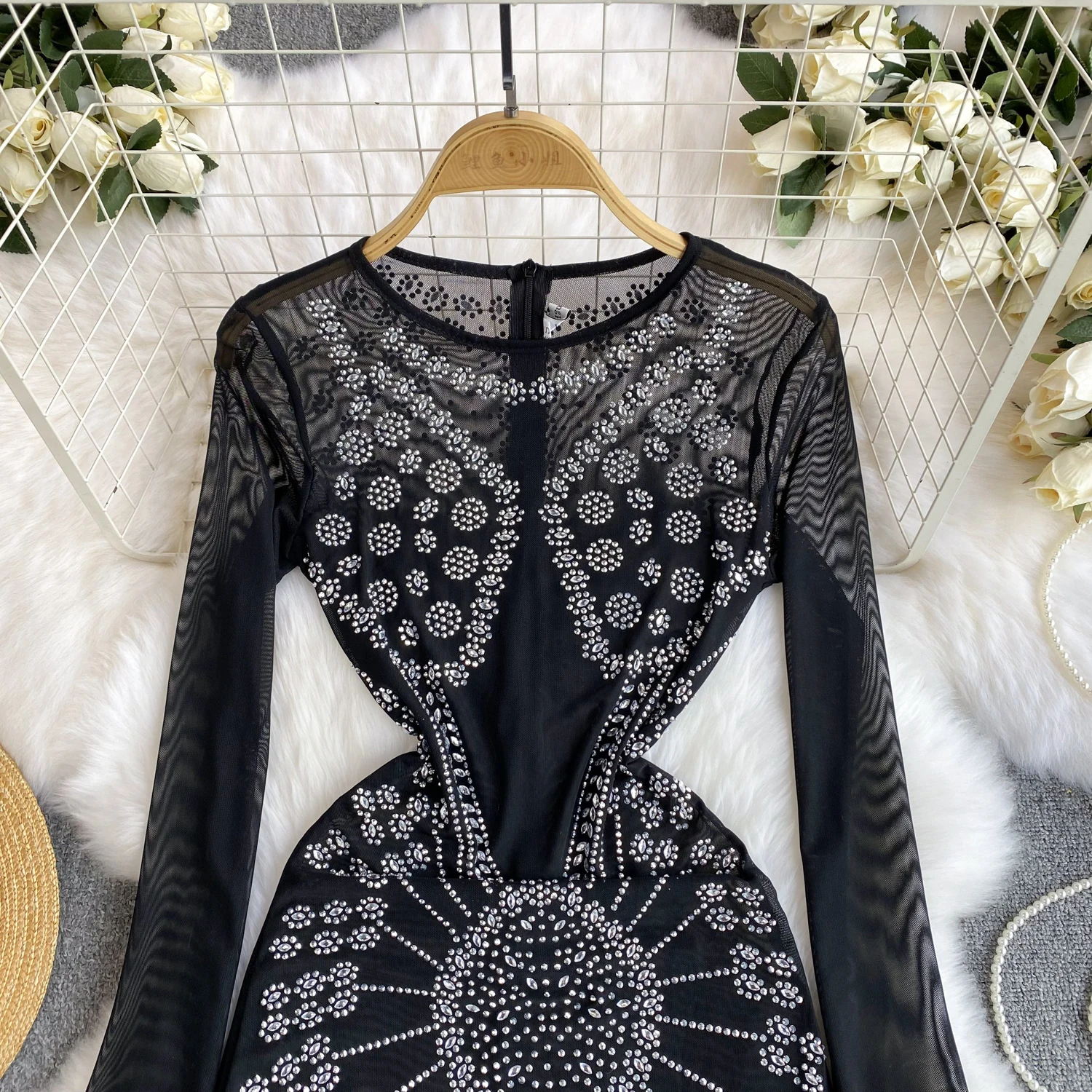ชุดเดรสซีทรูประดับเพชรและพู่ห้อย ดีไซน์เซ็กซี่ สำหรับผู้หญิง สไตล์ฮอตสวีท สีดำ  สำหรับออกเดท ปาร์ตี้ ไนท์คลับ หรืองานกลางคืน