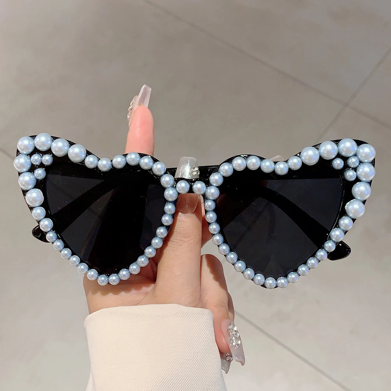 KAMMPT Stylish Heart Designer Shades White Pearl Candy Color Decor Sunglasses Fashion Brand Pink Beach Sun Glasses for Women\'s