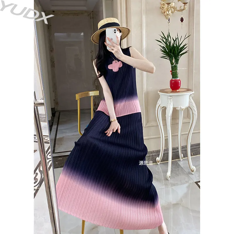 

YUDX Miyake Pleated Fashion Design Top Half Skirt Comfortable Suit Women 2023 Summer New Sleeveless Print Two-piece