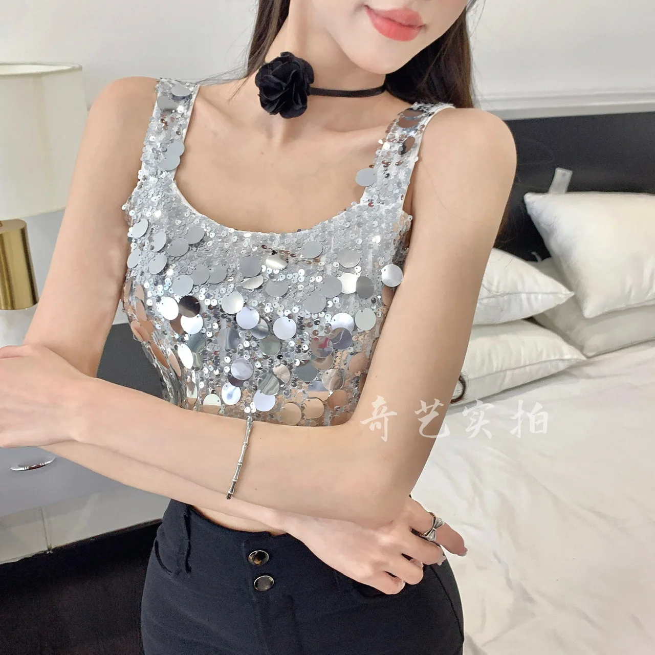 

Glittery Sequin Zipper Up Crop Cami Top Sleeveless Scoop Neck Sparkly Sequin Top for Women Teen-girl Eras Tour Outfit
