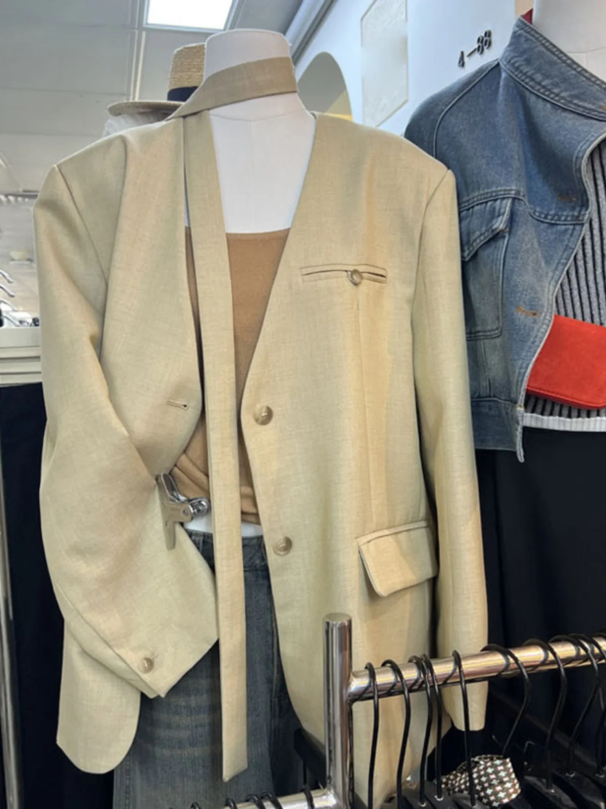 

Korean Style Spring 2025 Commuter V-Neck Suit Jacket Casual Personality Dongdaemun Design Elegant Long Sleeve Pure Color