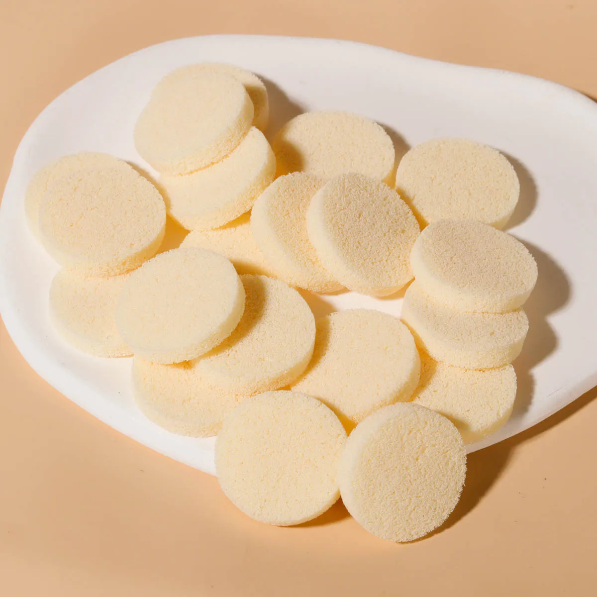 Portable wet and dry makeup sponge, 20PCS makeup sponge suitable for all skin types, essential for daily use and travel