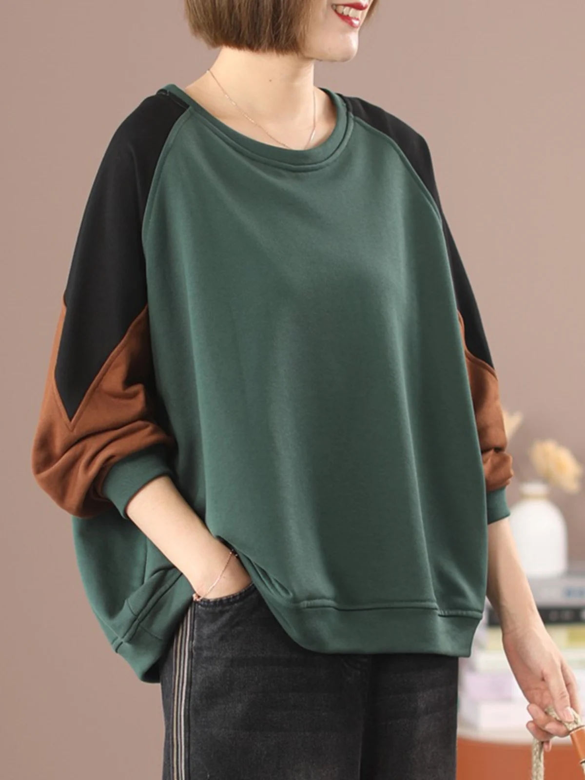 Damska bluza z kapturem plus size, luźny krój, długi rękaw, casualowa warstwa bazowa, vintage patchwork, kolorowy blok, okrągły dekolt, bluza sportowa.