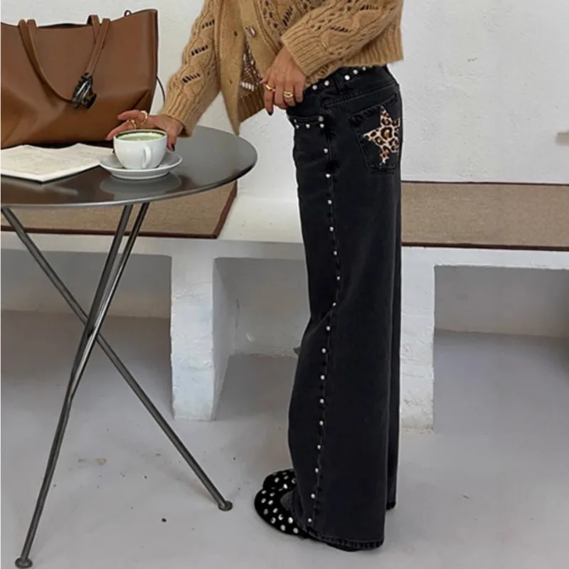 Leoparden-Stern-Stickerei, gerade Jeans für Damen, ganzjährig, modische Persönlichkeit, schwarze Weiden-Nagel-Design, tägliche Pendelhose