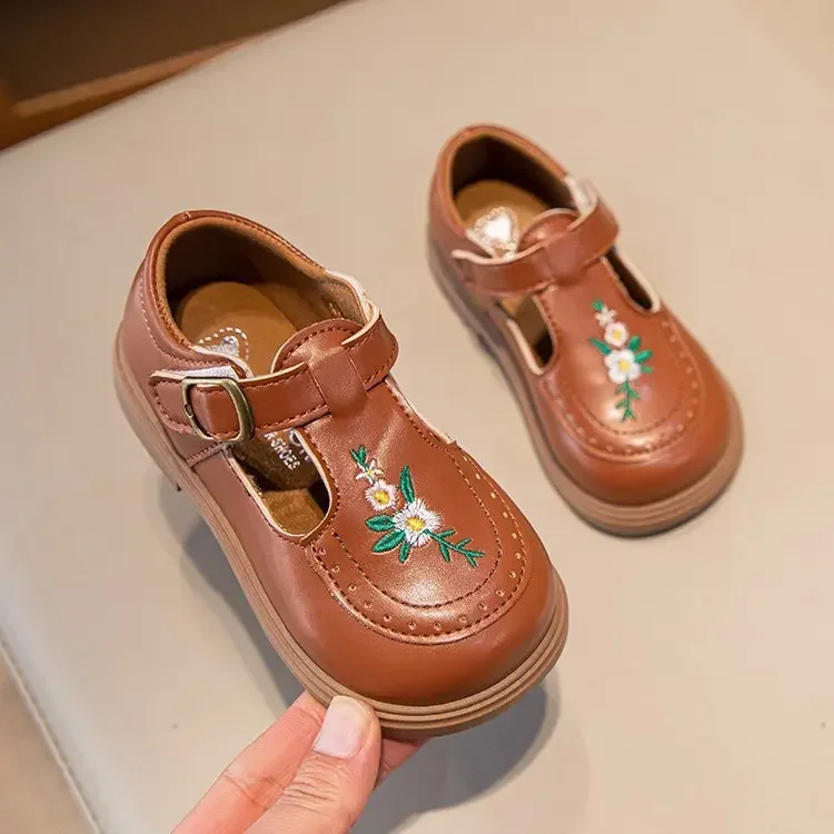 Girls' Flat Shoes Round Toe Kids Leather Shoes Swwet Embroidered 2024 New Chinese Style Girls Princess Shoes T-strap Soft Sole