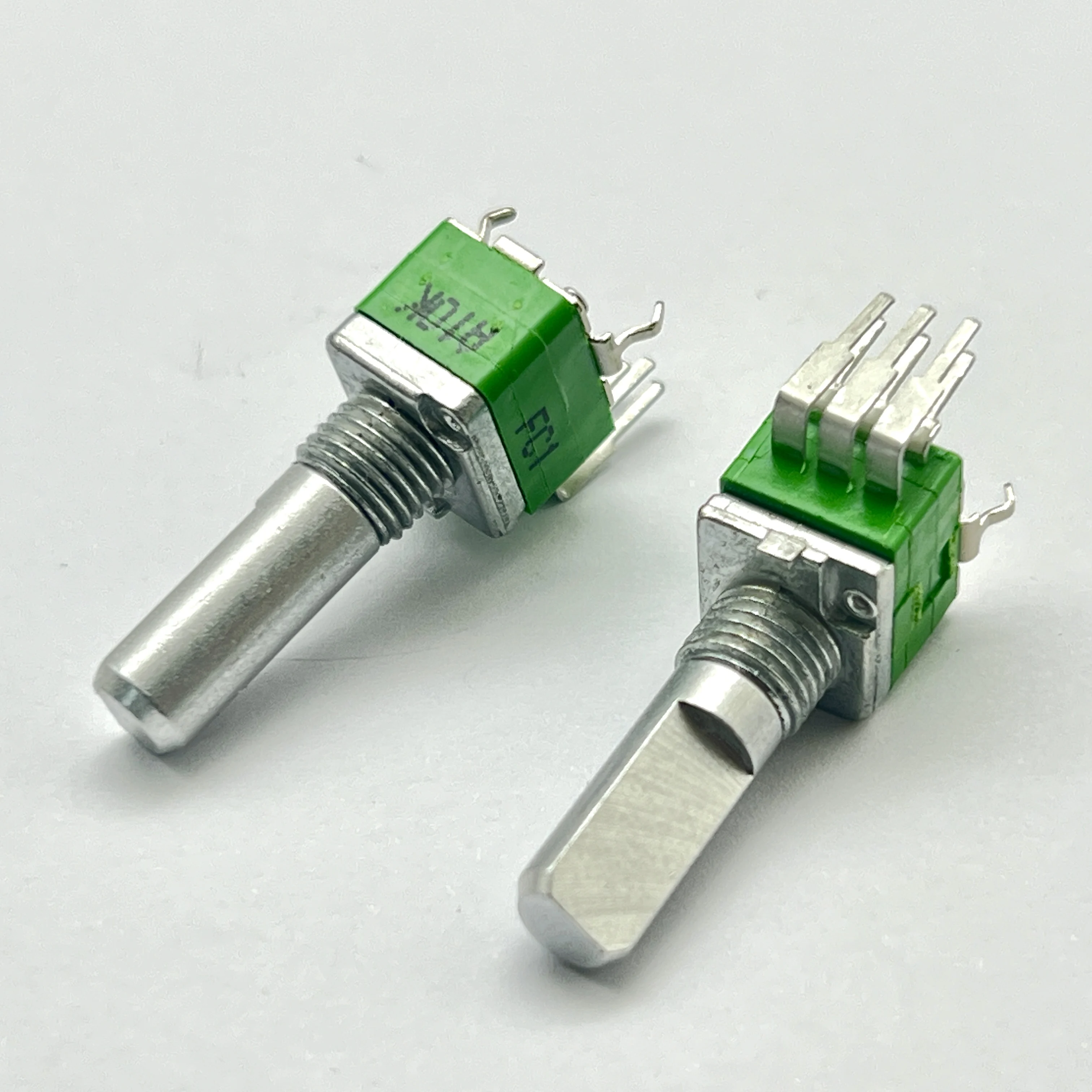 2 pcs Taiwan ALPHA RD902F Pioneer DJ Controller 6-pin Vertical Volume Rotary Potentiometer A10K 18MM Handle