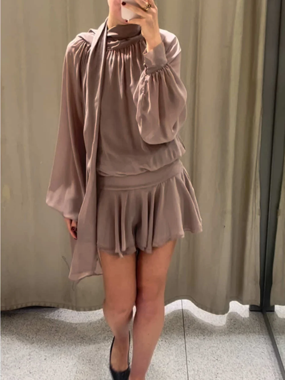 Elegancka damska sukienka mini z długim rękawem, z wysokim dekoltem, plisowana, codzienna, w jednolitym kolorze, letnia moda damska, sukienka długa z ozdobną kokardą.