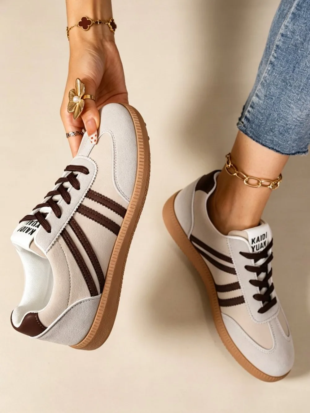 Leichte, bequeme Sneaker, modische, gestreifte Sportschuhe mit Schnürung, Damen-Freizeitschuhe, atmungsaktiv, niedrig geschnitten, mit Gummisohle. – Detail 9