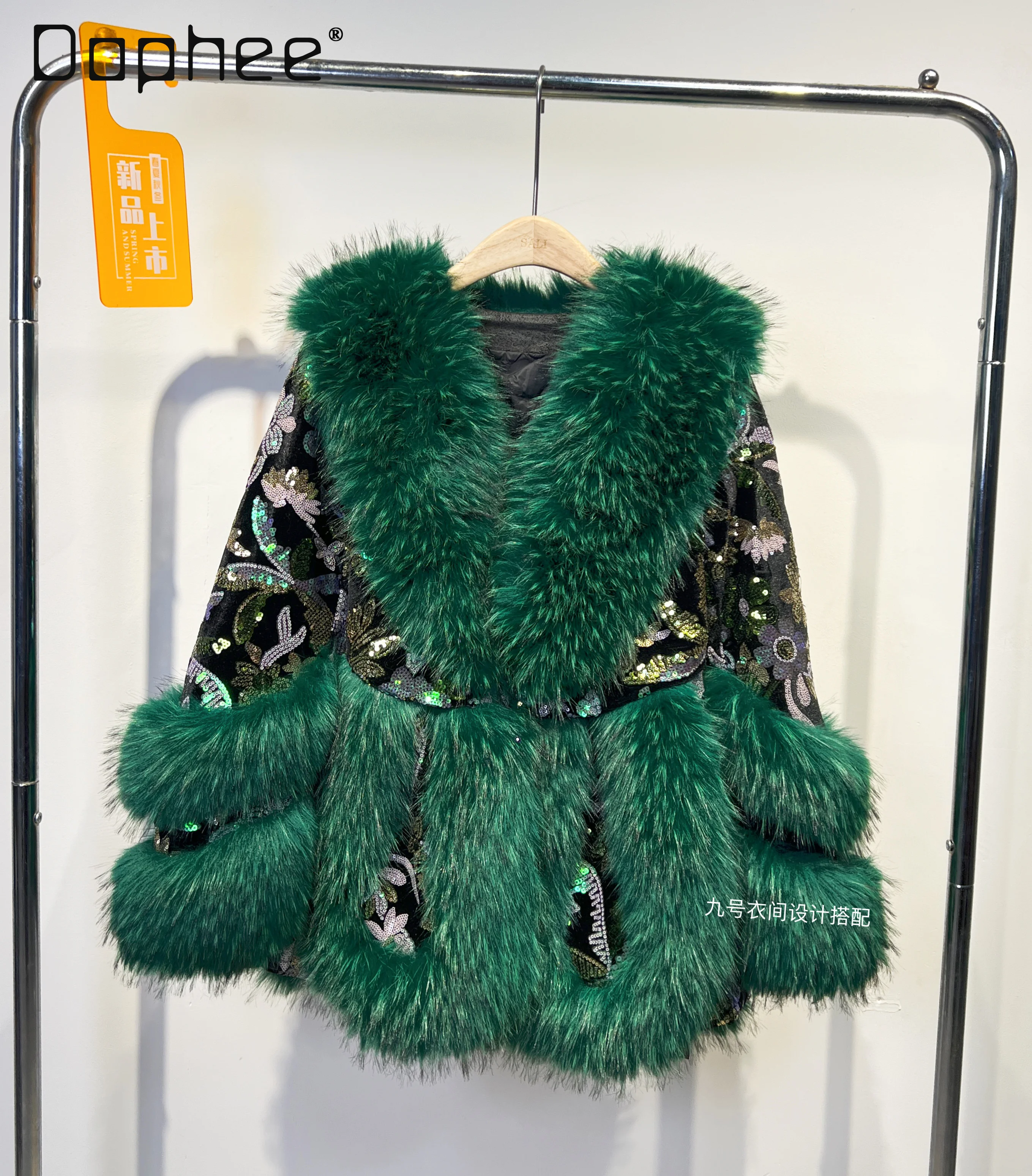 Cappotto in pelliccia sintetica verde da donna 2025 Nuovo cappotto invernale alla moda casual con paillettes dal design artigianale pesante a maniche lunghe
