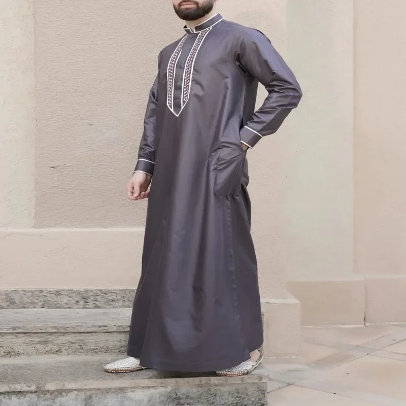 جديد الرجال الإسلامية رداء طويل الأكمام فضفاضة التطريز الوقوف طوق العرقية نمط الرجال رداء D25017