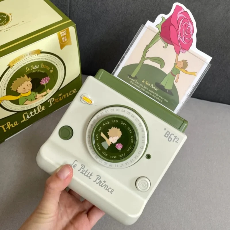 

Birthday Gift Creative Perpetual Calendar Camera Styling Speaker Wireless Bluetooth 5.3 Connection Playback Desktop Ornaments