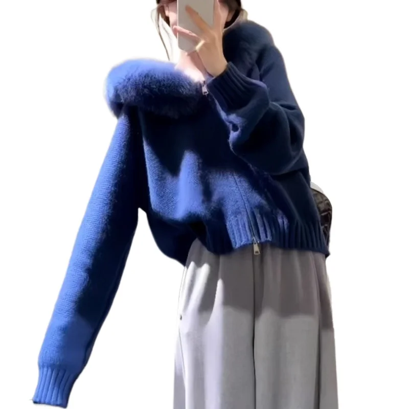 Une veste pull tricotée à col en laine bleue haut de gamme de style coréen pour femmes