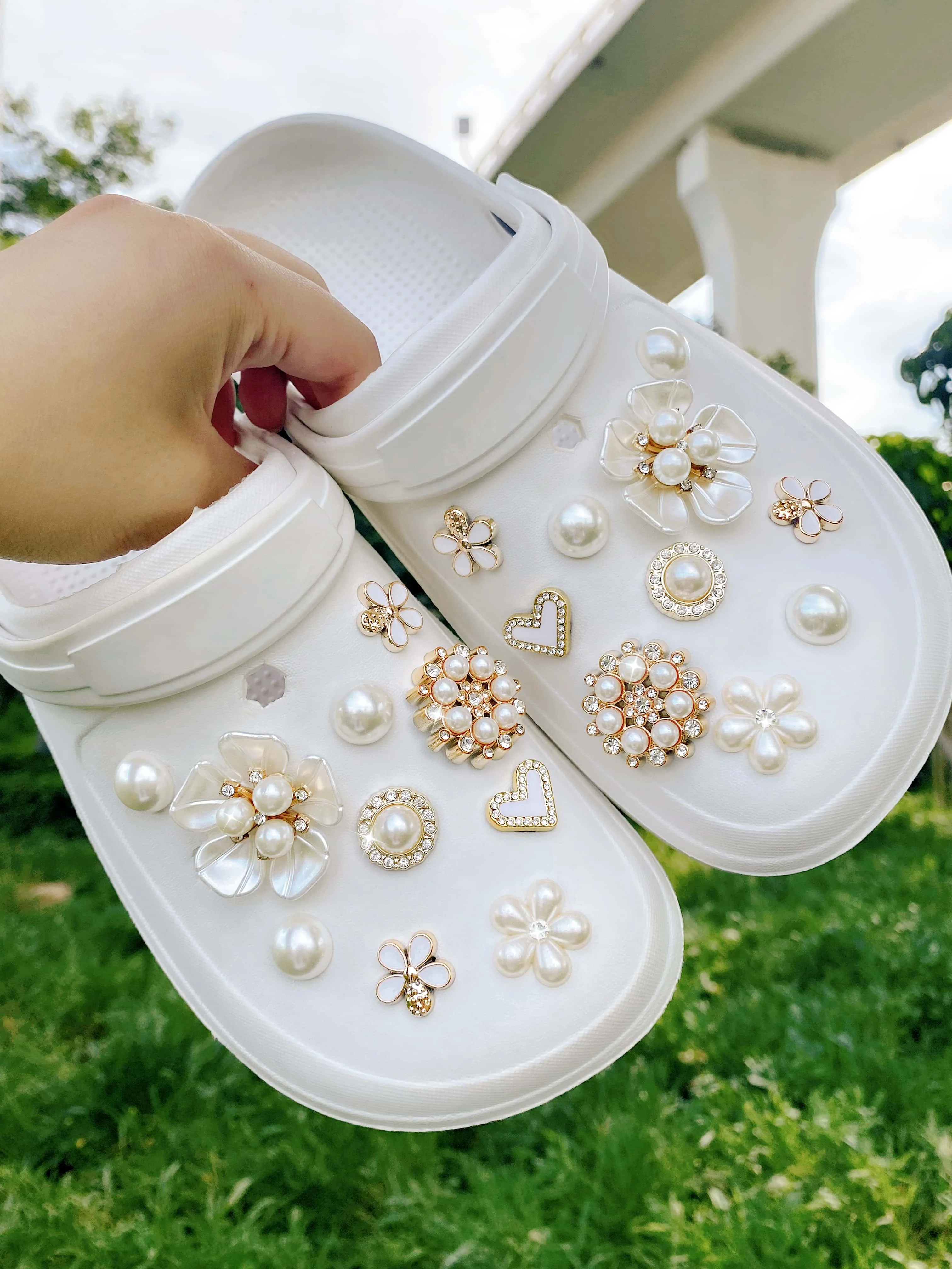 20 pieces of ABS pearl camellia, flowers, love shoe buckle DIY decorations, multi-function shoe clip accessories for women's san