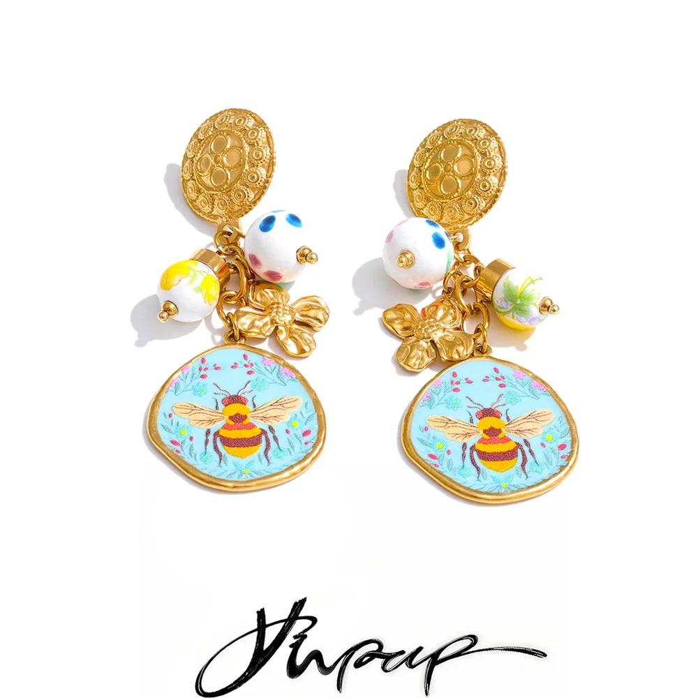 Image of Yhpup 2026 Edelstahl-Keramik-Blumen-Bienen-Ohrhänger 2026 Exklusives Design Trendiger Charm Ästhetischer Schmuck Geschenk