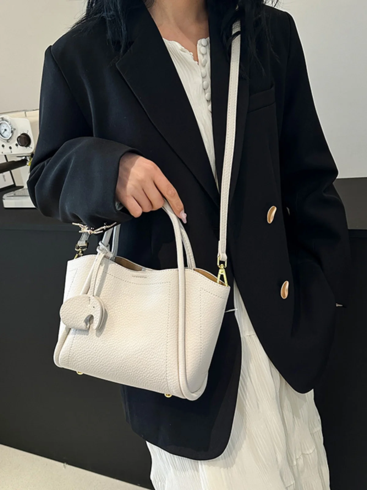 

Faionable Soft Leather Crossbody Bag Women's Handbag Basket Sle oulder Bag Casual Chic Versatile Handbag