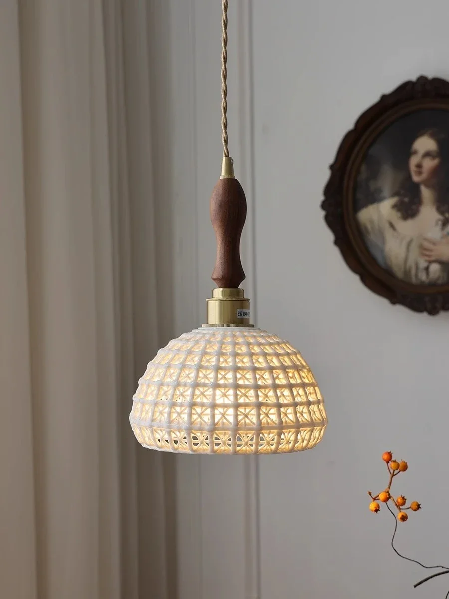 

Nordic simple and retro single-headed chandelier, Japanese-style Zen American ceramic brass homestay aisle entrance