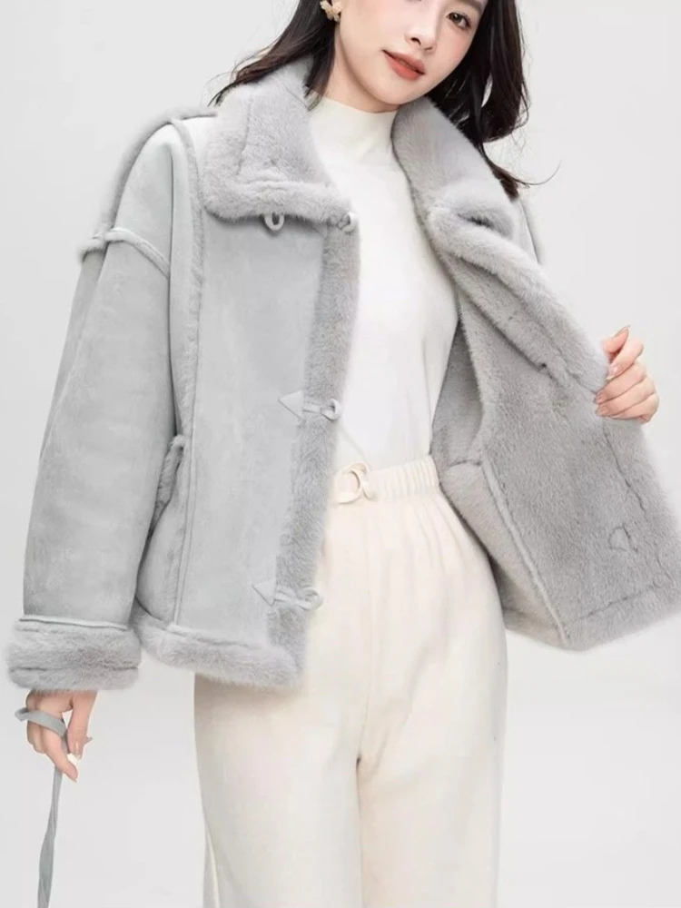 2025 Cappotto di pelliccia simulata delle nuove donne di moda invernale Cappotto caldo ispessito con colletto alla coreana integrato in pelliccia imitazione ispessita