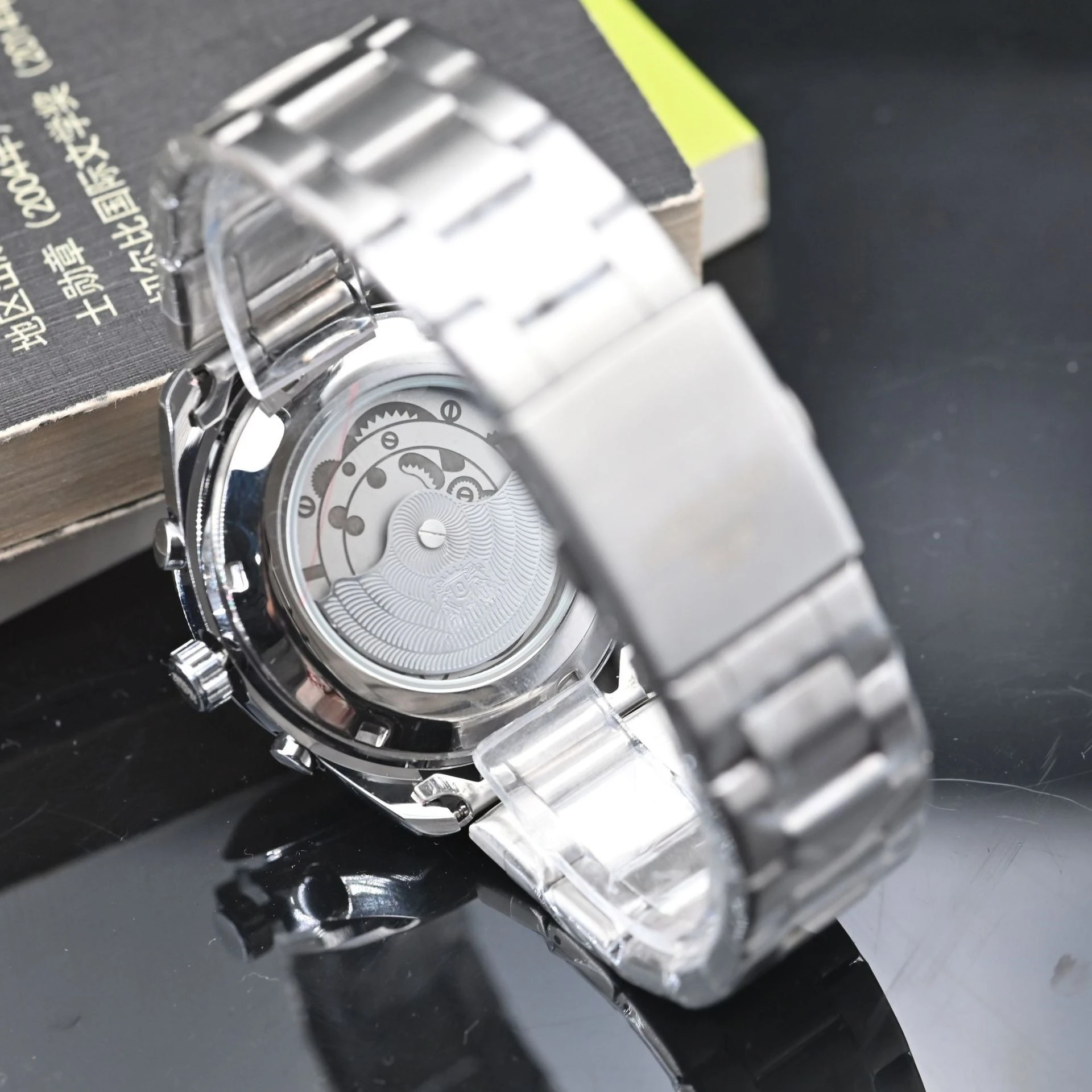 Multifunctioneel nep-mechanisc - Open Heart Watch recensie en prijs
