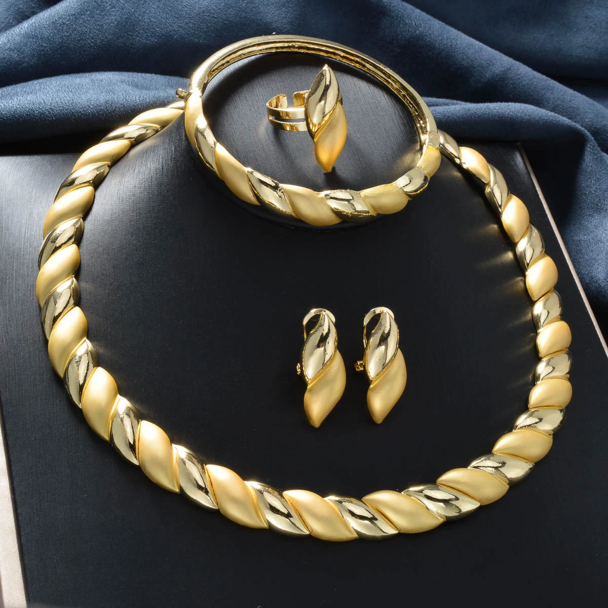 Luxury Dubai Jewelry Woman Jewelry Necklace/Ring/Earrings/Bracelet Set for Girls Stylish Accessories Party Jewelry