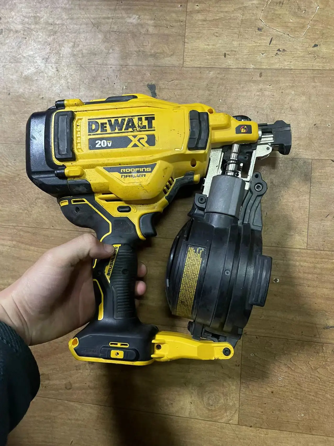 DEWALT DCN45RN 20V MAX Lithium-Ion 15-Degree Cordless Roofing Nailer,USED,SECOND HAND