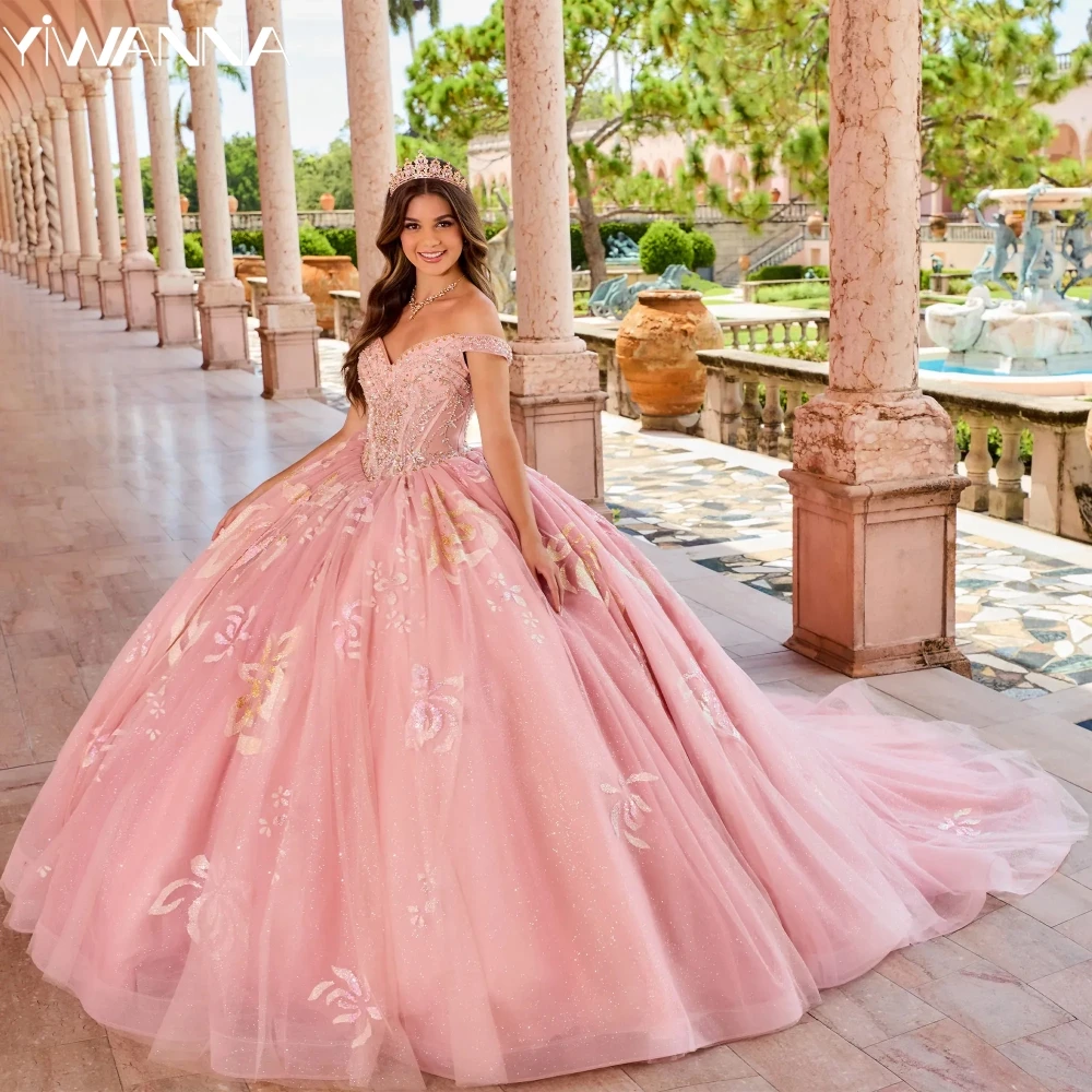 Wykwintne różowe Quinceanrra suknie balowe pełne wdzięku z ramienia księżniczki długie błyszczące cekiny koraliki słodkie 16 sukienek Vestidos