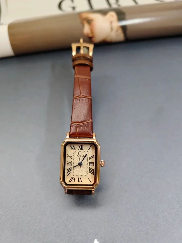 Vintage Brown Women's Quartz Watch Fashion Square Roman Numerals Clock Exquisite Leather Elegant Women's Watches