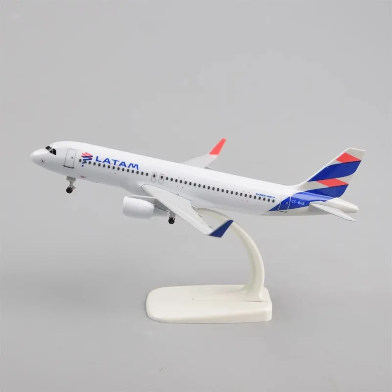 Boutique Decoration 20CM Diecast Metal Alloy Airplane Model A320 Latam Airlines Aircraft Plane with Landing Gears Collected Gift