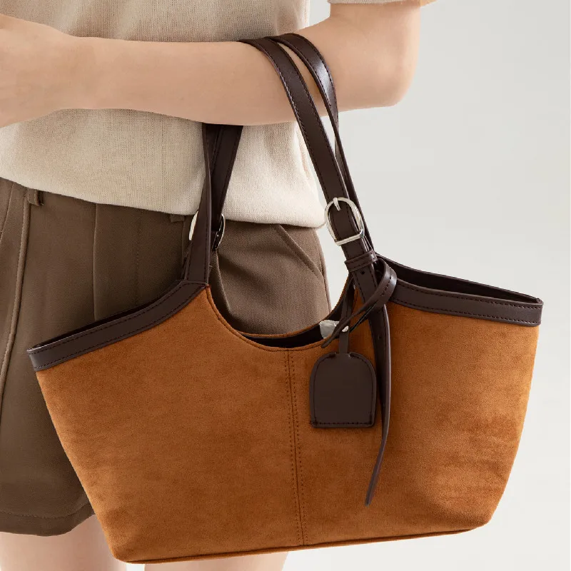 

Осень-зима, винтажная женская сумка из искусственной замши, новинка 2023 года, большая вместительная пригородная сумка, женские повседневные сумки на плечо