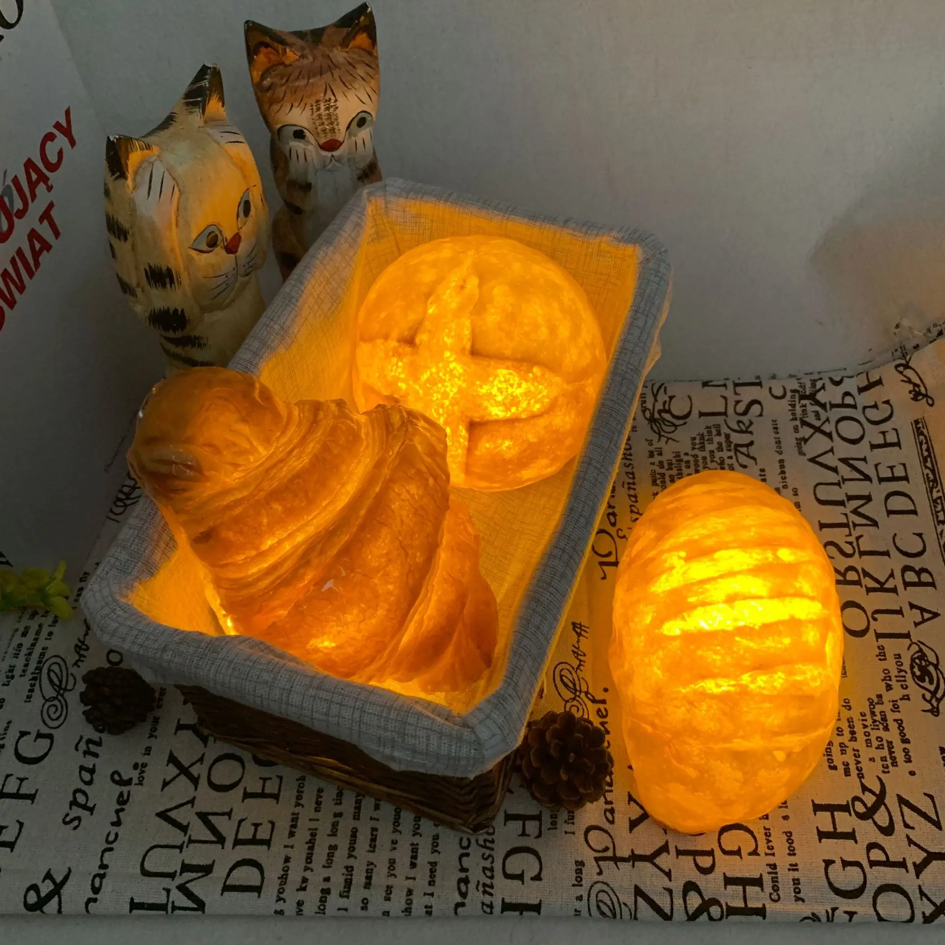 Artifical Croissant Bread Light Atmosphere Lamp LED Bread Lamp LED Night Light Cake Shop Decoration Great Gift