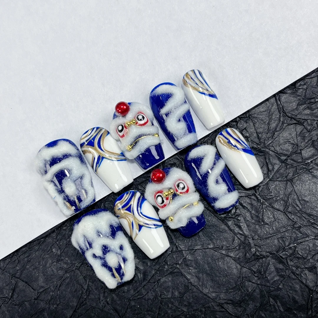 Handpainted Blue Awakening Lion Short T Press On Nails,Luxurious Style,New Arrival,Whitening Effect,Removable and Reusable.F66