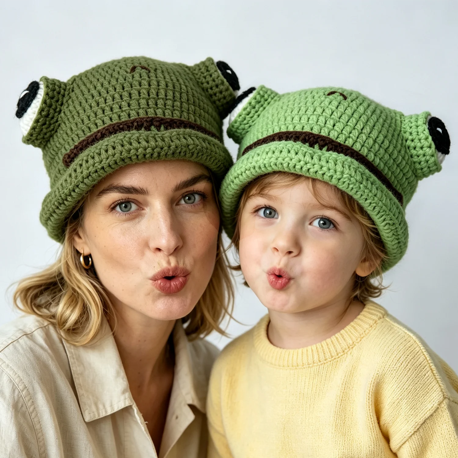 Women 3d Frog Protruding Eyes Handmade Crochet Hat Cute Animal Knitted Roll‑Up Brim Pullover Cap Adults/Child Cosplay Beanies