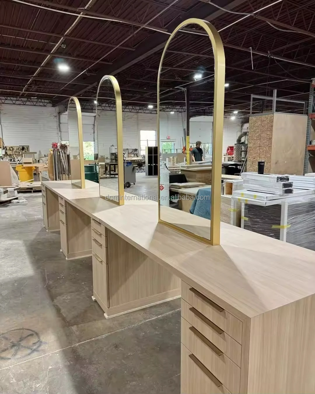 Customized Wood Hairdressing Salon Furniture Double Sided Gold Frame Salon Mirror Station With Table