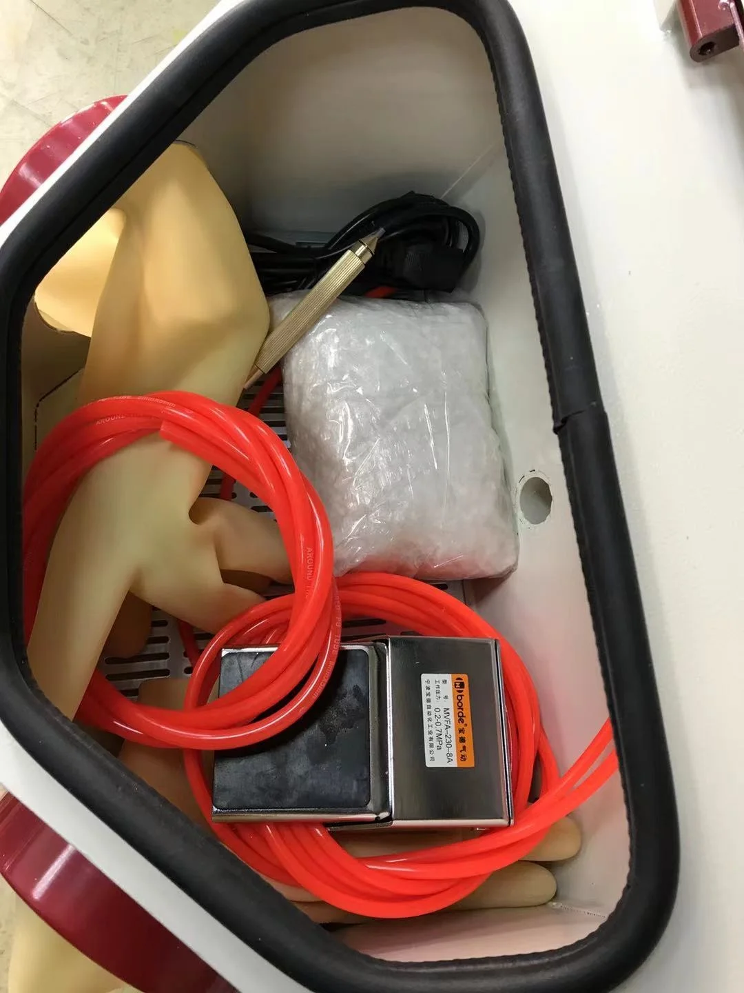 220V / 110V Twin-pen Sandblaster Portable Dental Lab Mini Sandblasting Equipment With Light for Jewelry Sand Blasting
