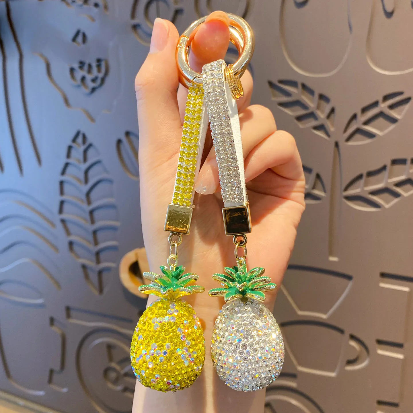Blingbling Yellow Rhinestone Pineapple Keychain For Women Men Glitter Rhinestone Sweet Fruits keyring Bag Charms Keyholder Gifts