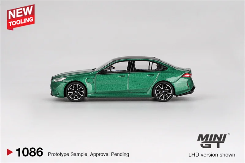 [البيع المسبق] سيارة موديل MINI GT 1:64 M5 G90 Isle of Man Green Metallic 1086 Diecast