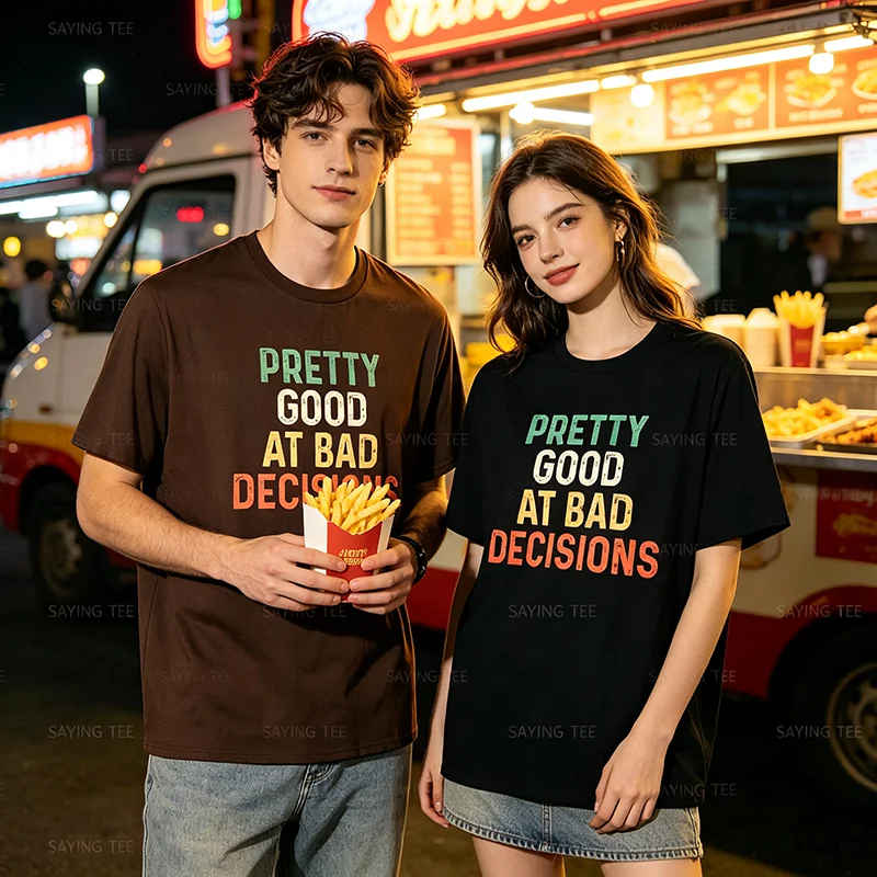 Ziemlich gut in schlechten Entscheidungen T-Shirt Y2k Personalisierte Buchstaben Bedrucktes sarkastisches Sprichwort T-Shirt Humor Witz Streetwear Kleidung Neuheit – Detail 3