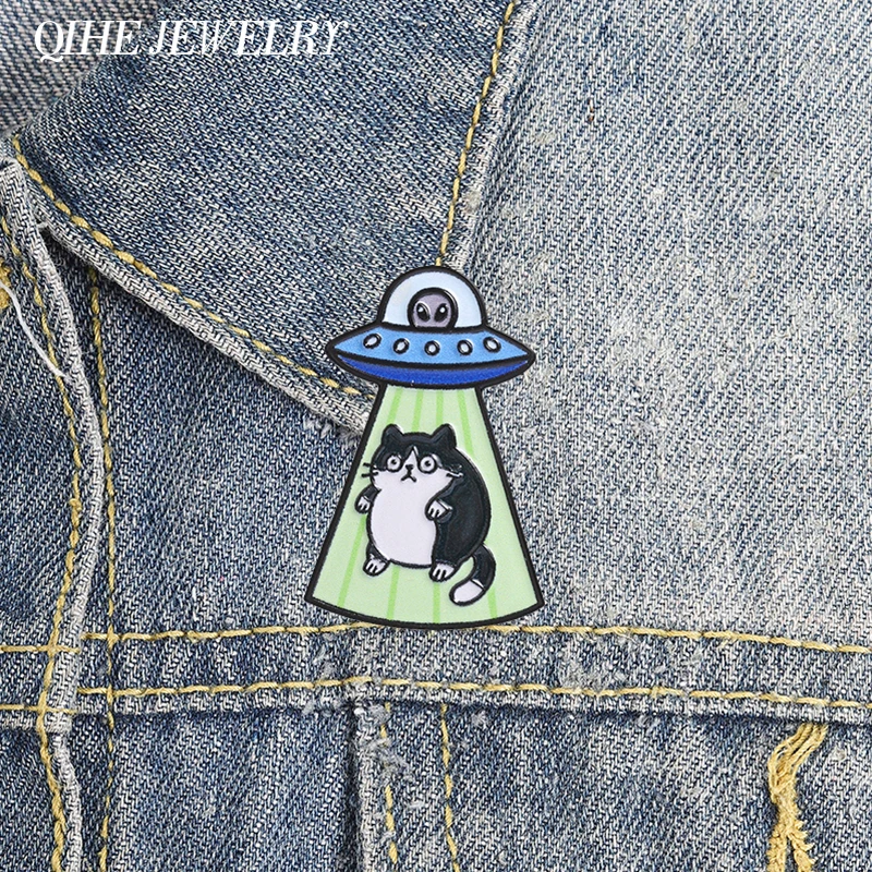 UFO Alien Abduction Cat Enamel Pin Sci-Fi Alien & Confused Cow Cat Brooch Bags Lapel Badge Funny Jewelry Gift for Kids Friends
