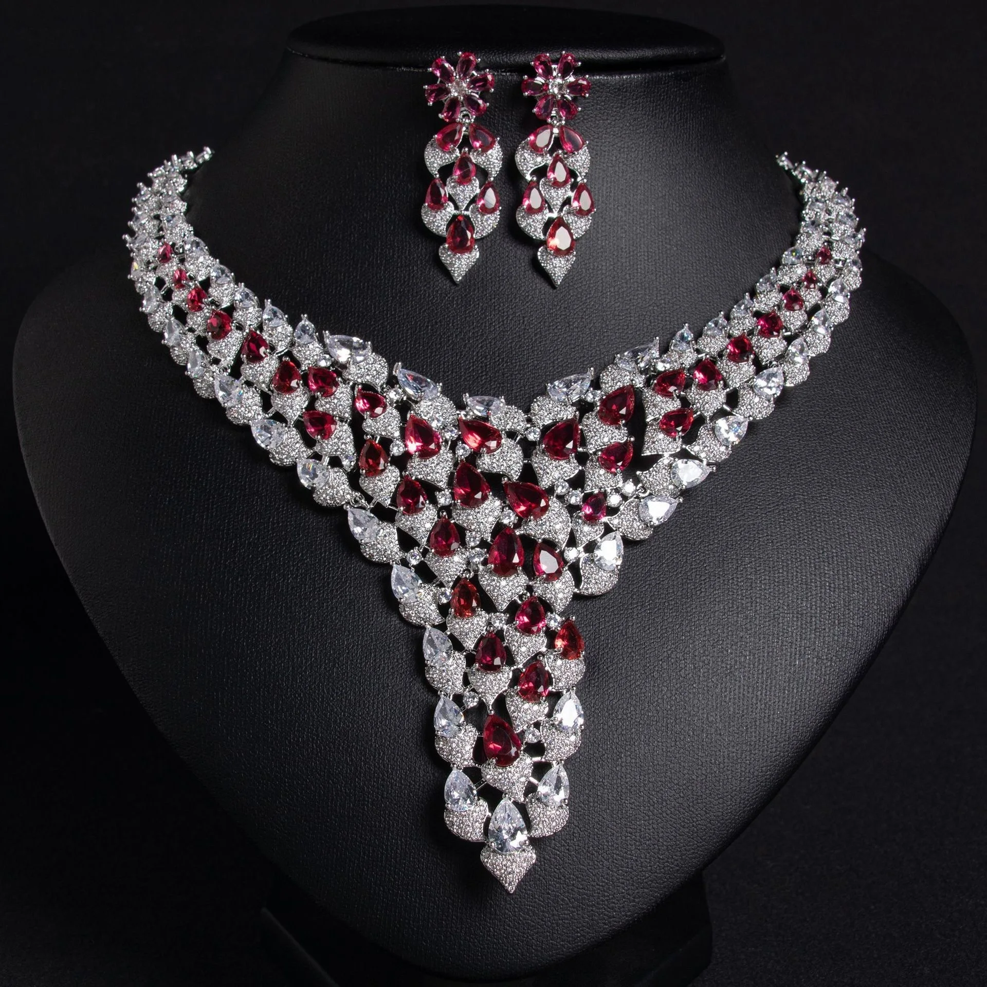 High-quality zirconia ladies’ jewellery set earrings for parties balls and wedding dresses