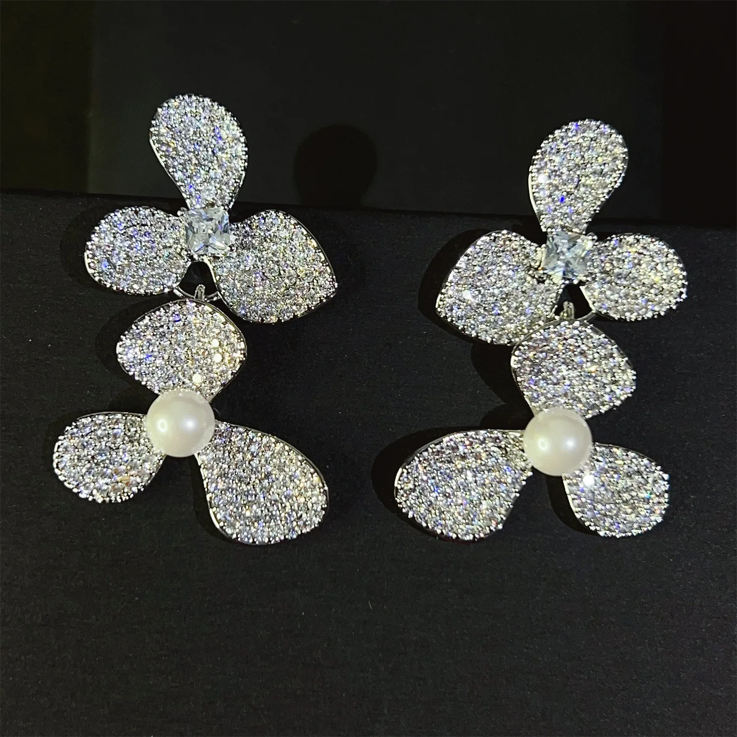 

Quirky Cute Delicate Petal Earrings Pearl Dangle Earrings for Wedding Bride Host Daily Banquet Travel Party E248