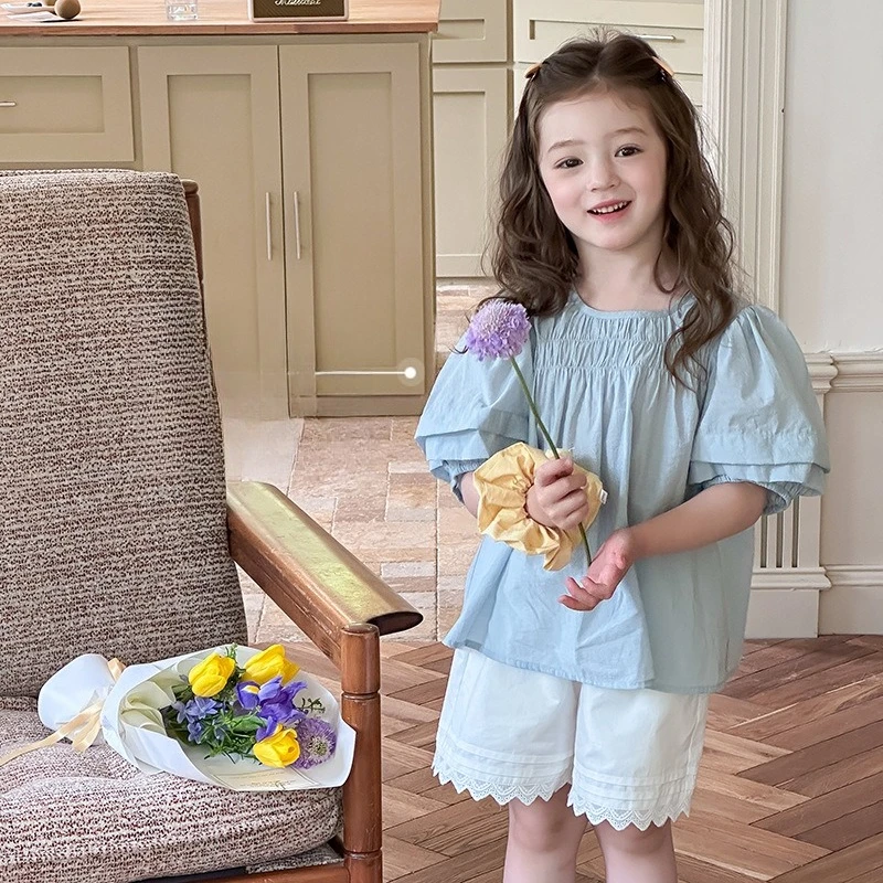 

2025 Girls' Solid Color Short Sleeve Top with Elegant and Gentle Style, Sweet Puff Sleeve Doll Shirt, White Shorts Two-Piece Set