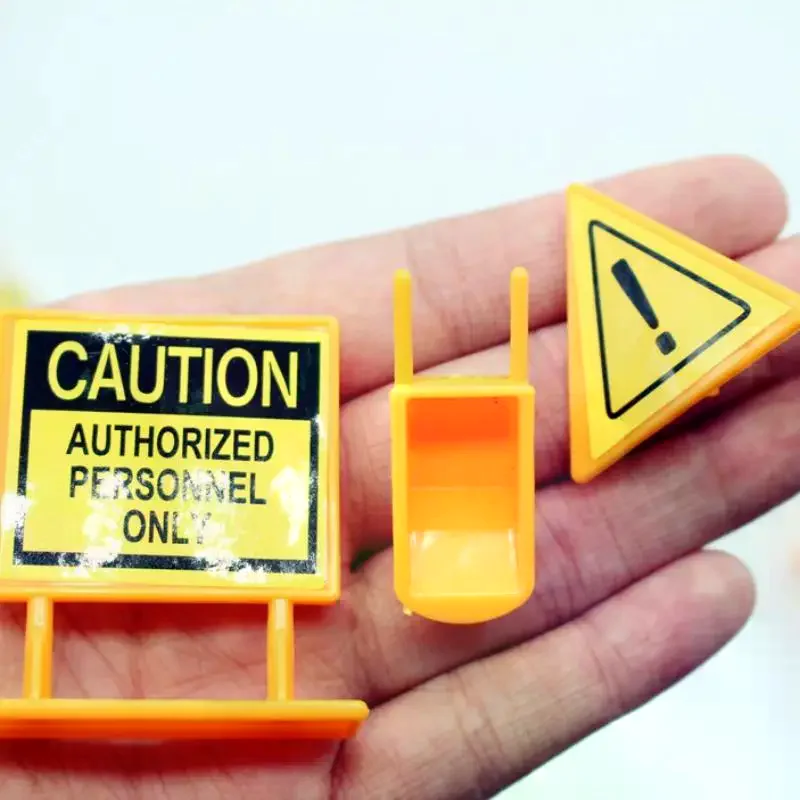 8Pcs Puppenhaus Stadt Engineering Straße Zeichen Gelb Verkehrs Modell Simulation Artikel Ornament Miniatur Spielzeug Puppe Haus Zubehör