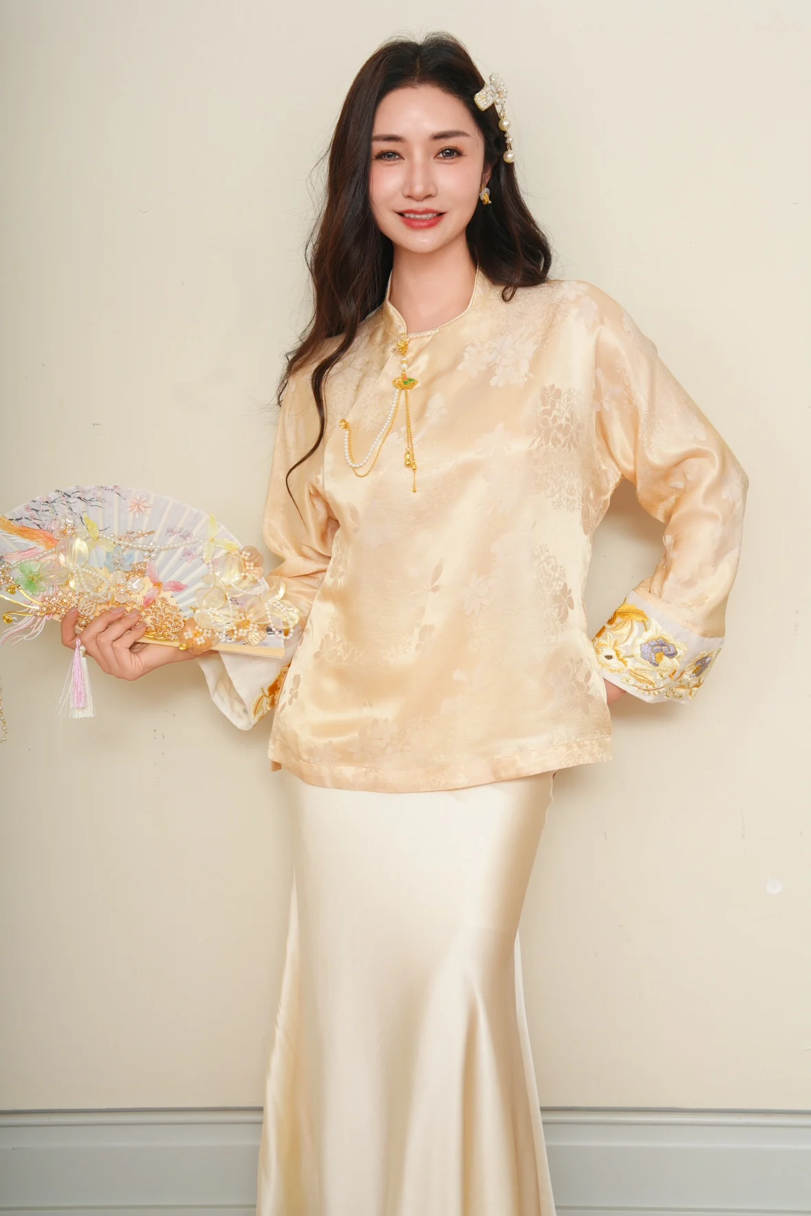 

Ele Versatile Women's irt Embroidered Floral Pattern Self-Luminous Chinese Sle Top for Spring Summer New Arrival