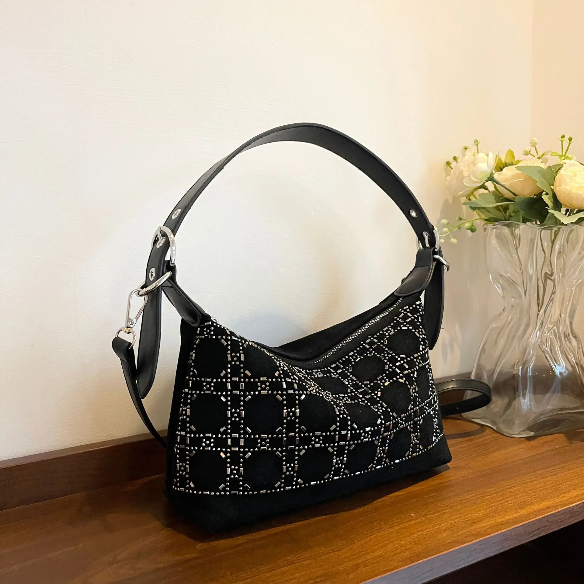 

Women's Korean-Style New Arrival Dumpling Bag - Large Capacity Versatile Patchwork Woven Rhinestone Shoulder Handbag Crossbody