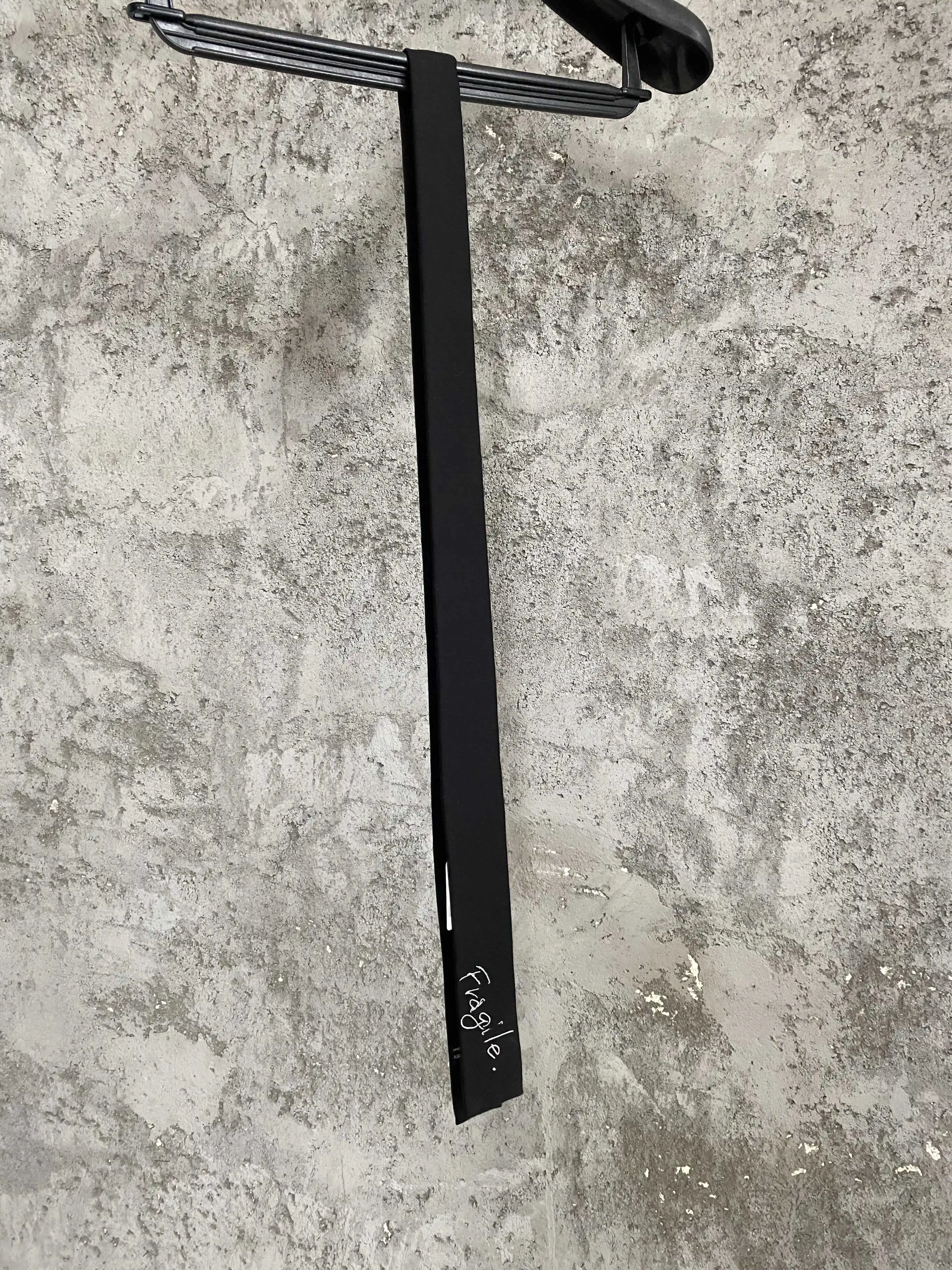 Gabardine embroidered "fragile" wool gabardine square tie